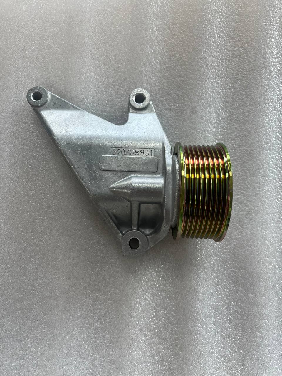 Ролик паразит с кронштейном JCB 320/08724 (320/08588)